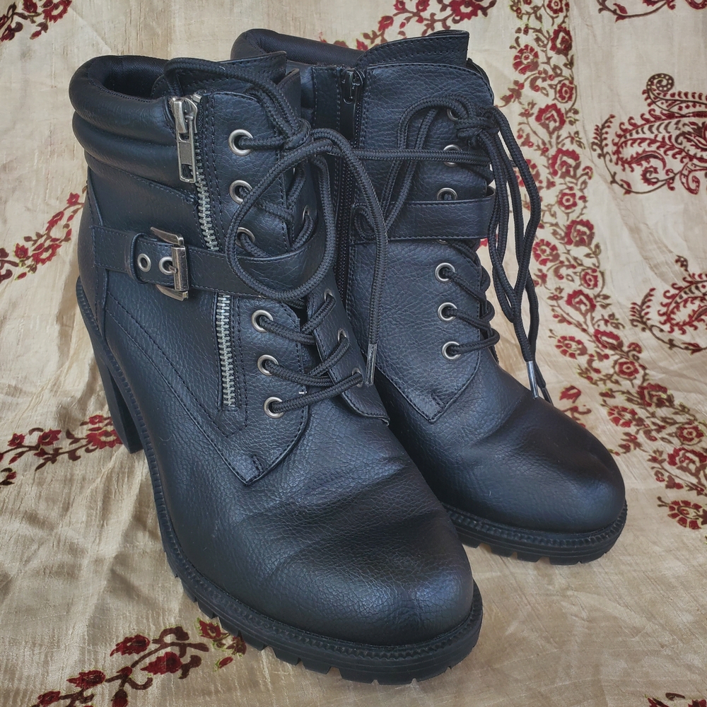 Torrid 11W Heeled Black Women's Hiker Ankle Boots
